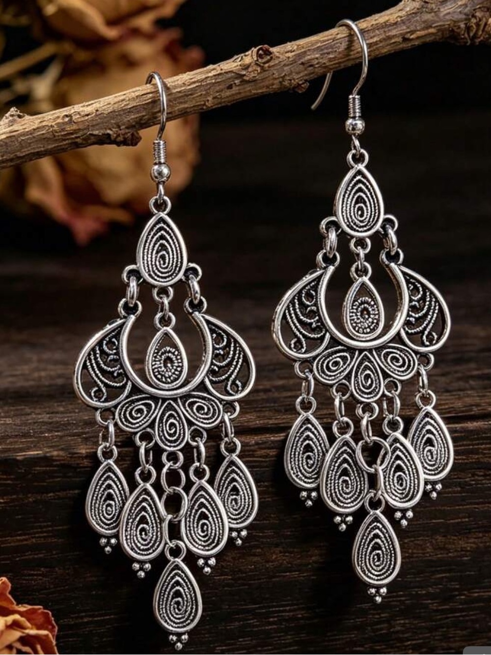 SHEIN Club Silver Filigree Dangle Earrings